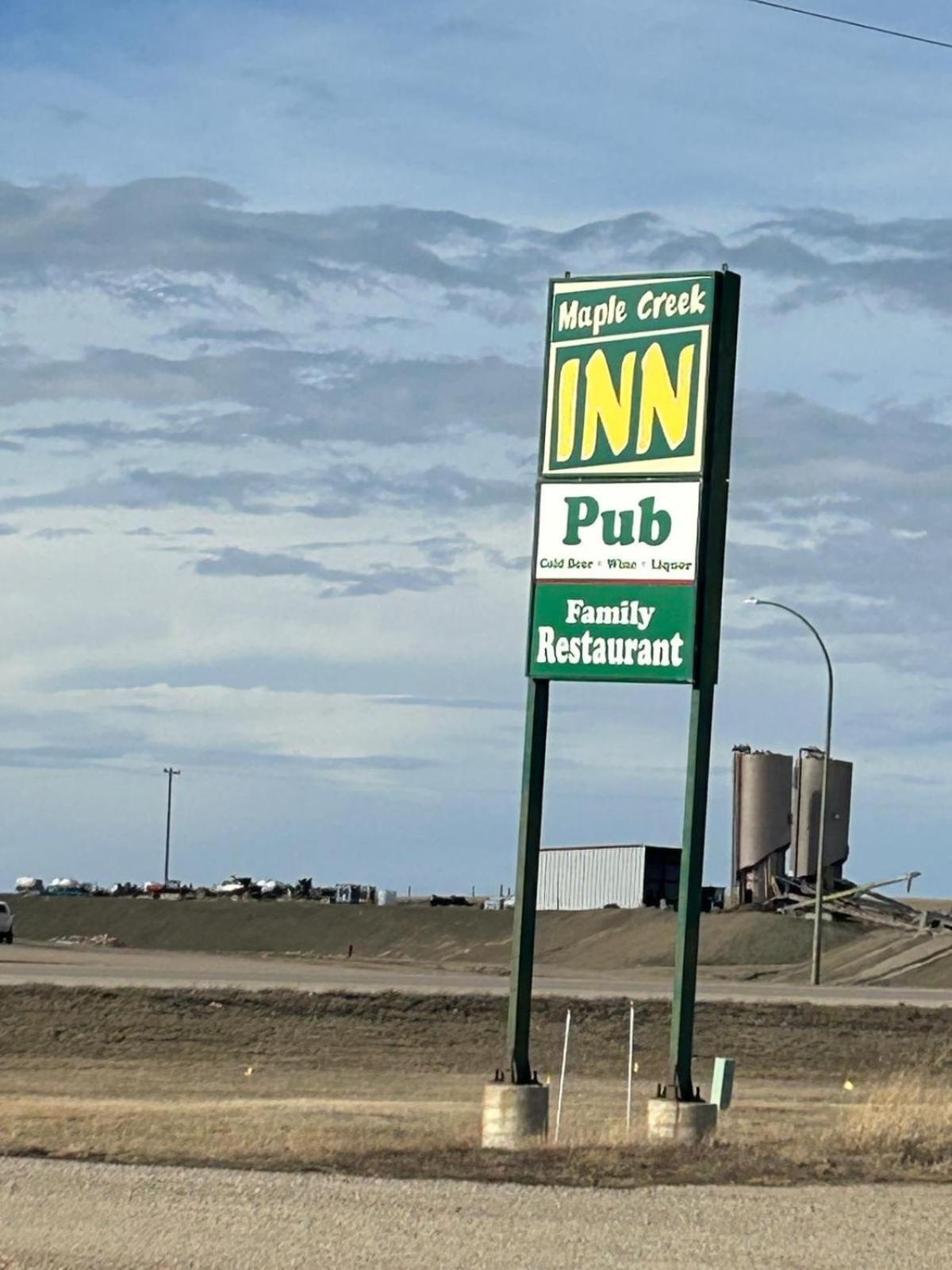 Maple Creek Motor Inn Eksteriør bilde