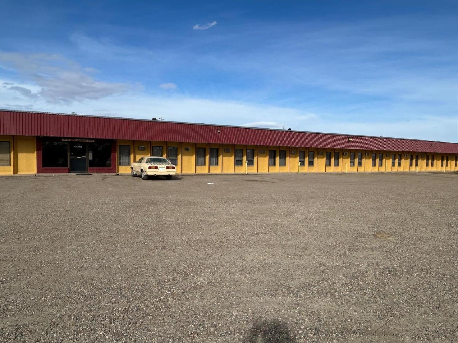 Maple Creek Motor Inn Eksteriør bilde