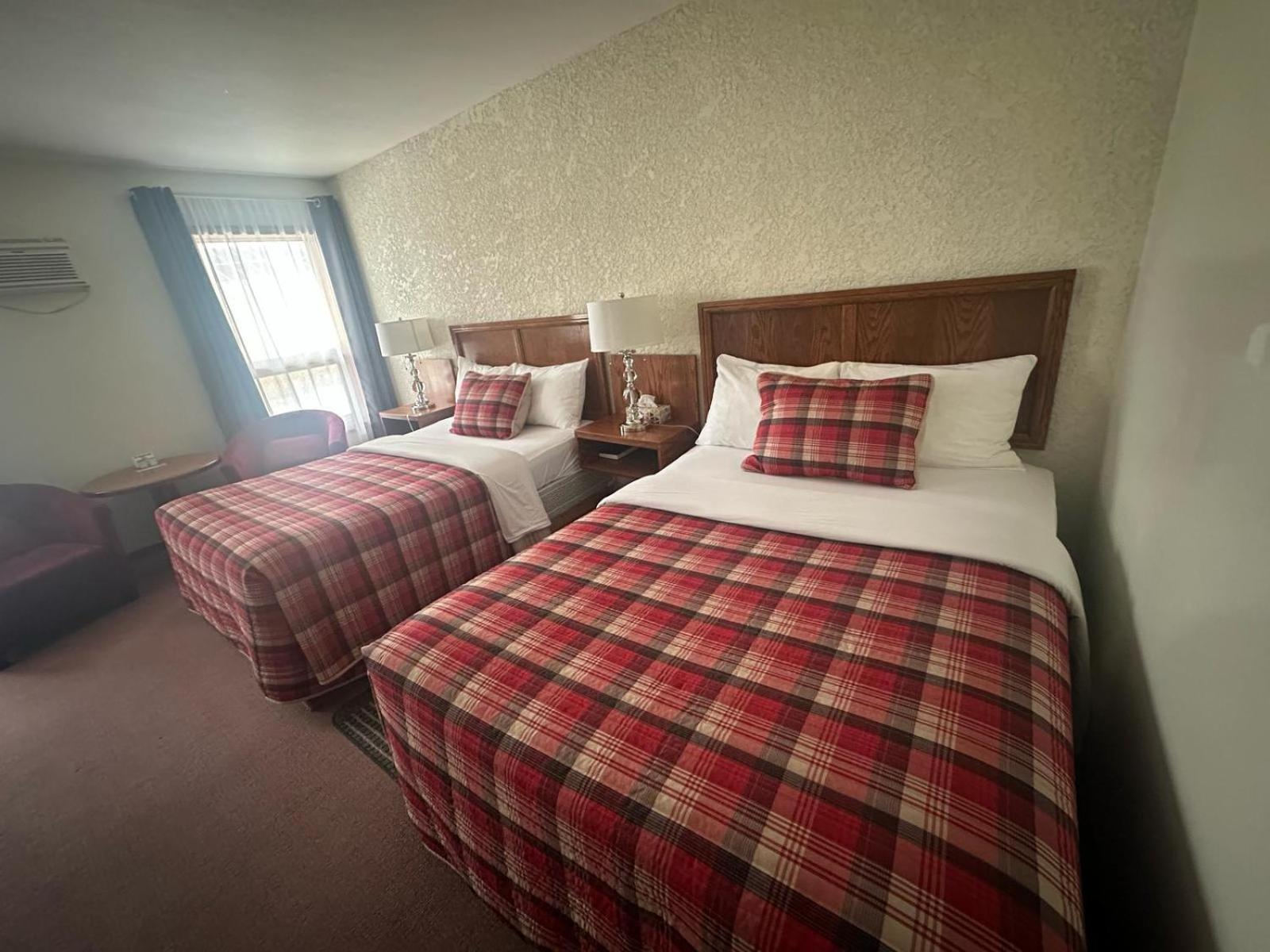 Maple Creek Motor Inn Eksteriør bilde