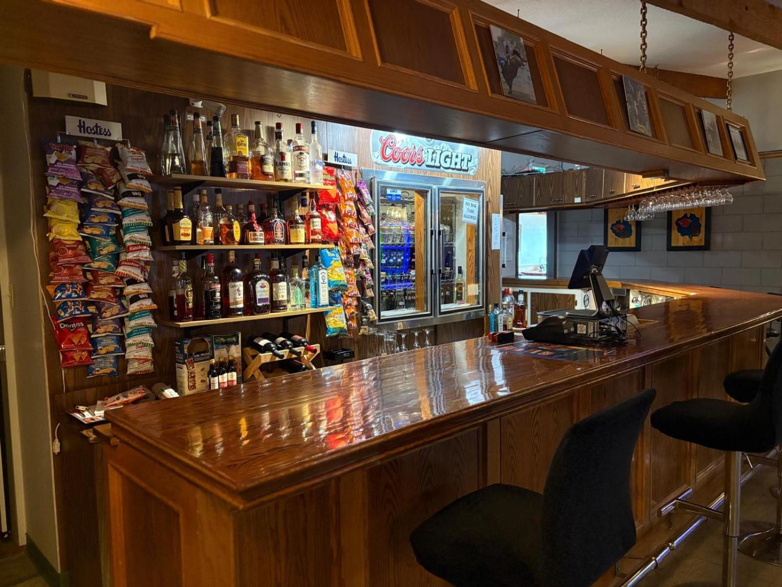 Maple Creek Motor Inn Eksteriør bilde
