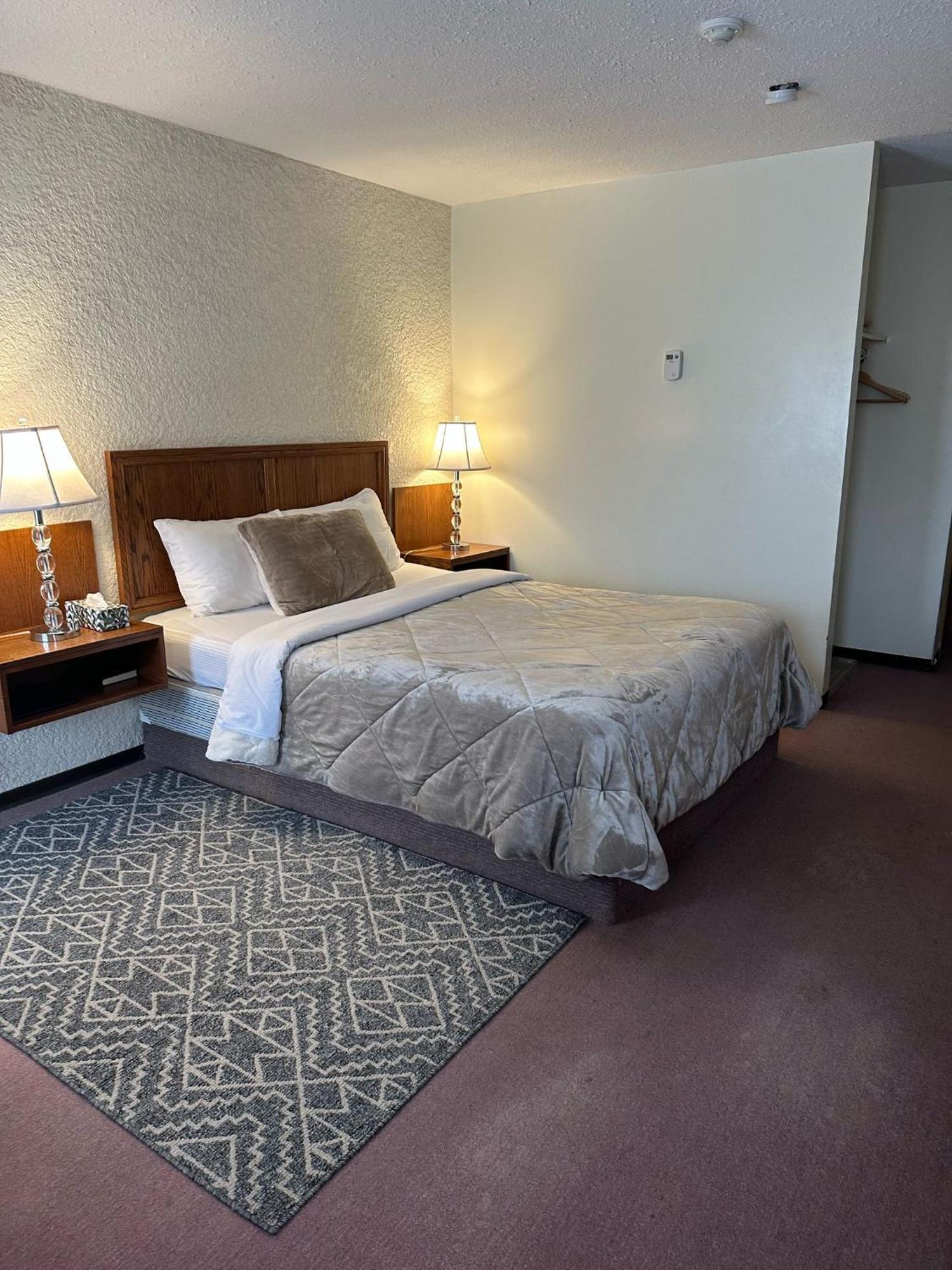 Maple Creek Motor Inn Eksteriør bilde