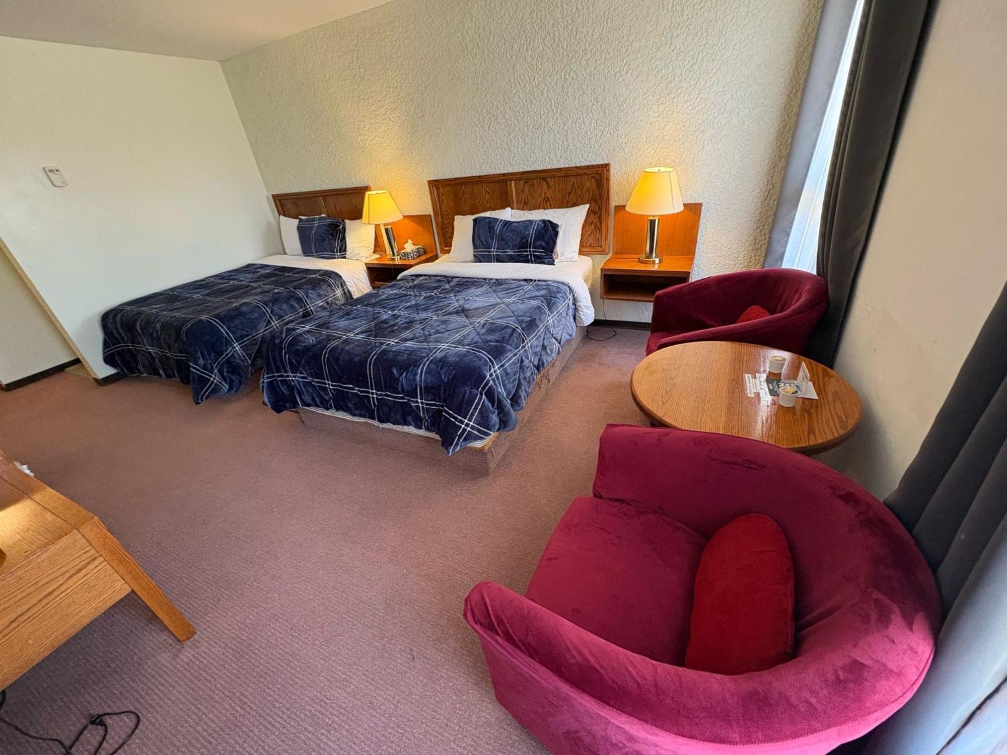 Maple Creek Motor Inn Eksteriør bilde