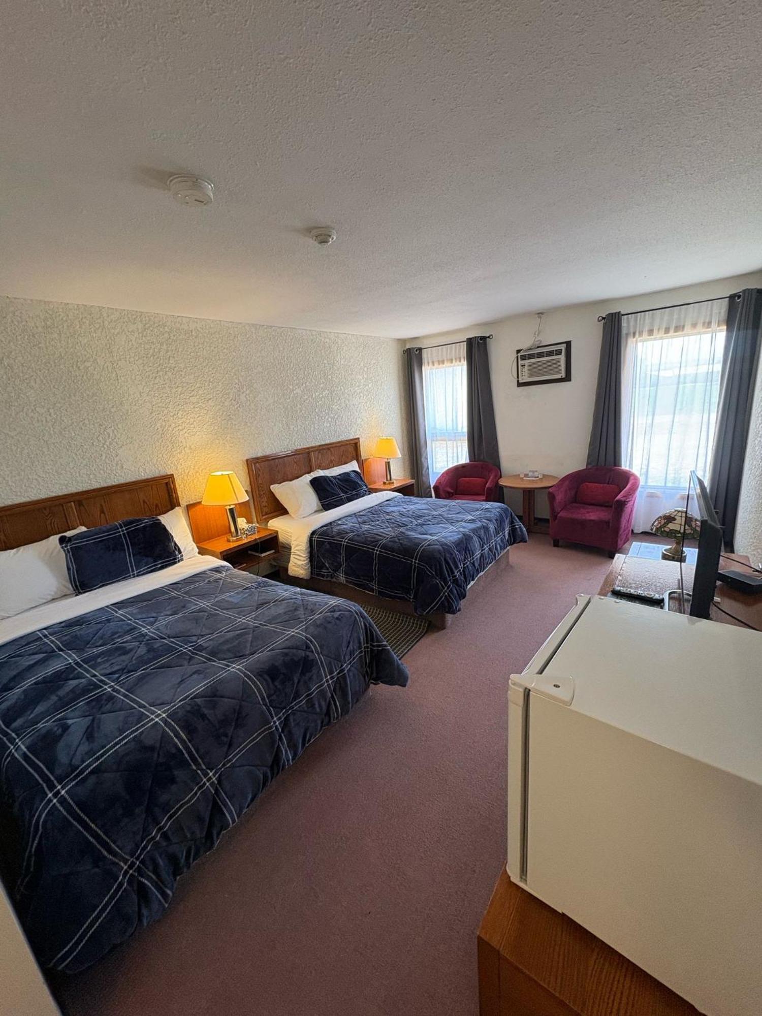 Maple Creek Motor Inn Eksteriør bilde