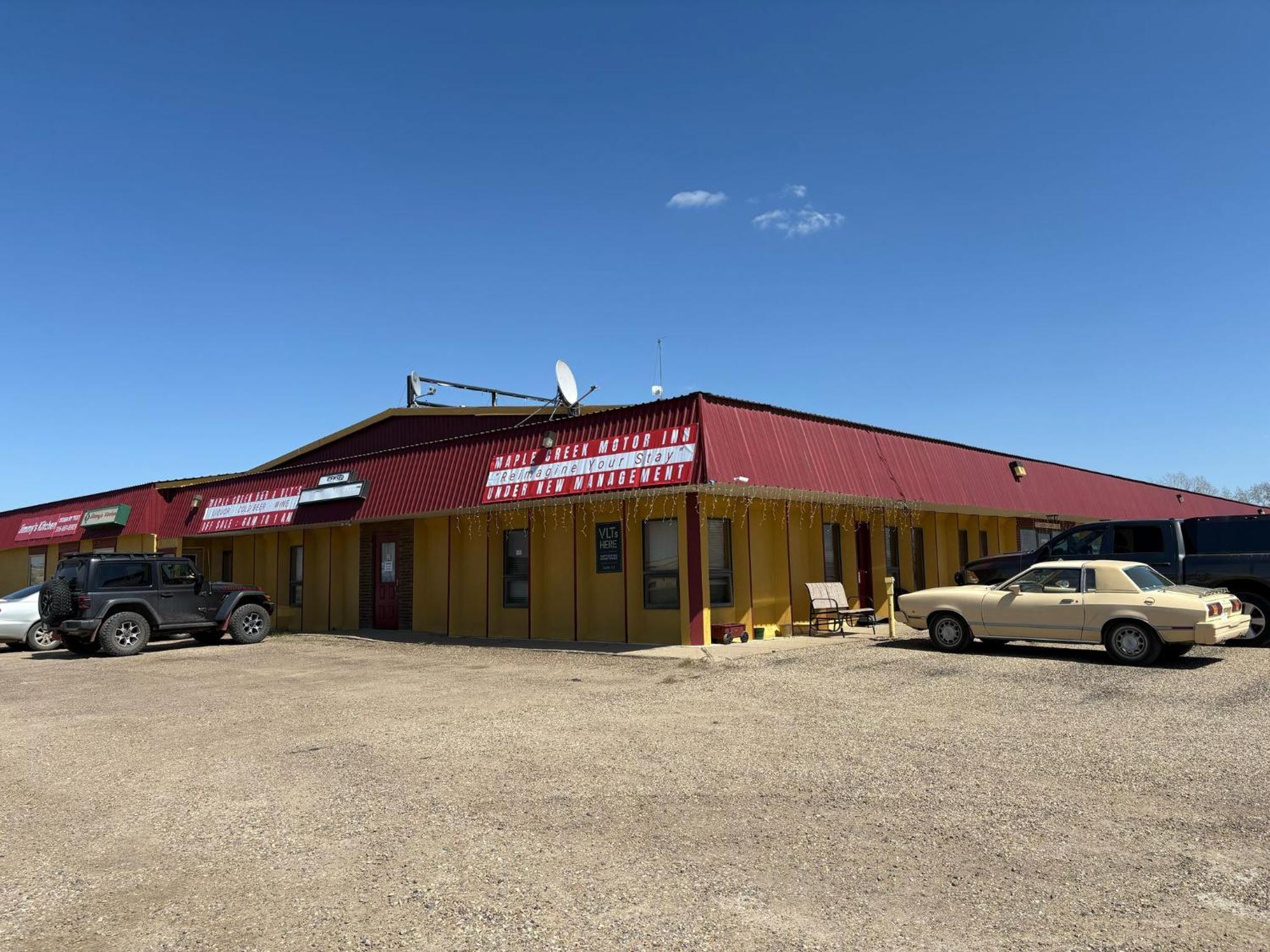 Maple Creek Motor Inn Eksteriør bilde