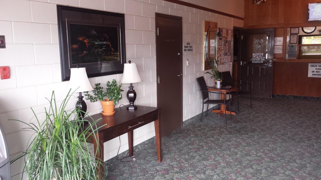 Maple Creek Motor Inn Eksteriør bilde