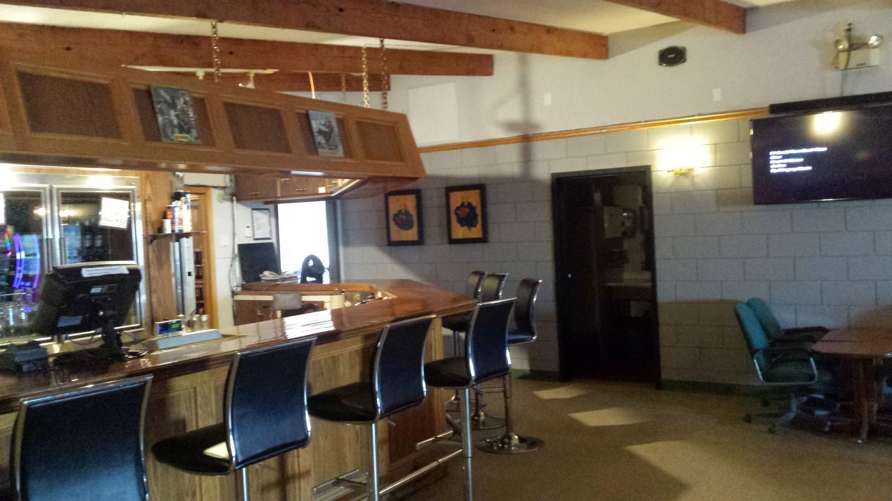 Maple Creek Motor Inn Eksteriør bilde