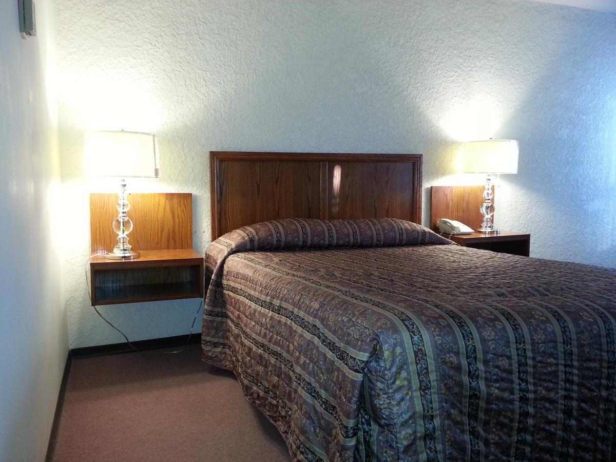 Maple Creek Motor Inn Eksteriør bilde
