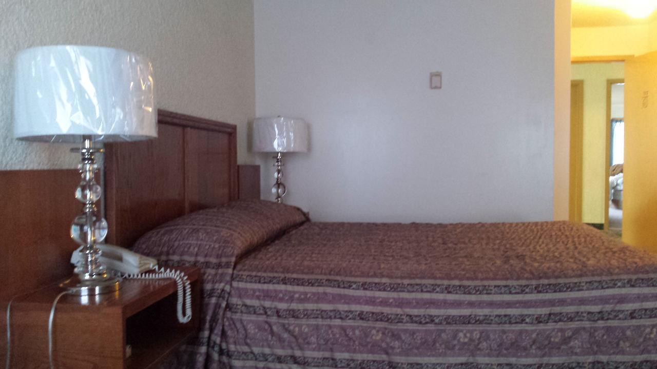 Maple Creek Motor Inn Eksteriør bilde