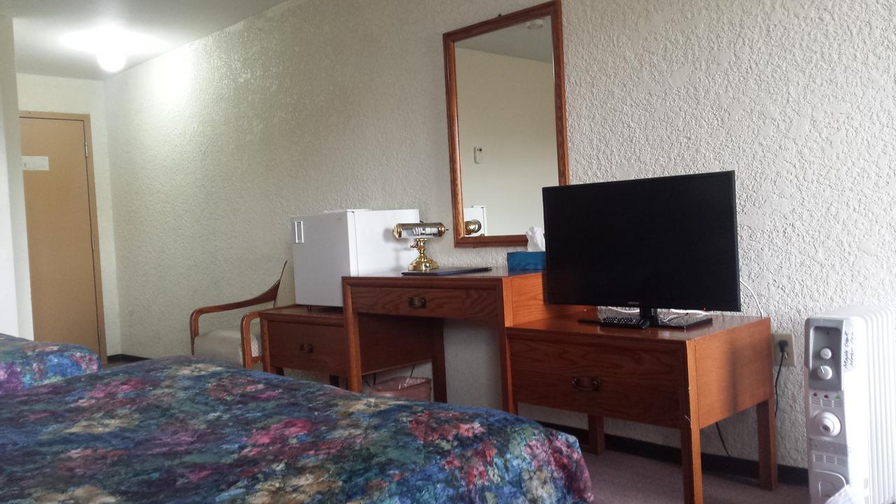 Maple Creek Motor Inn Eksteriør bilde