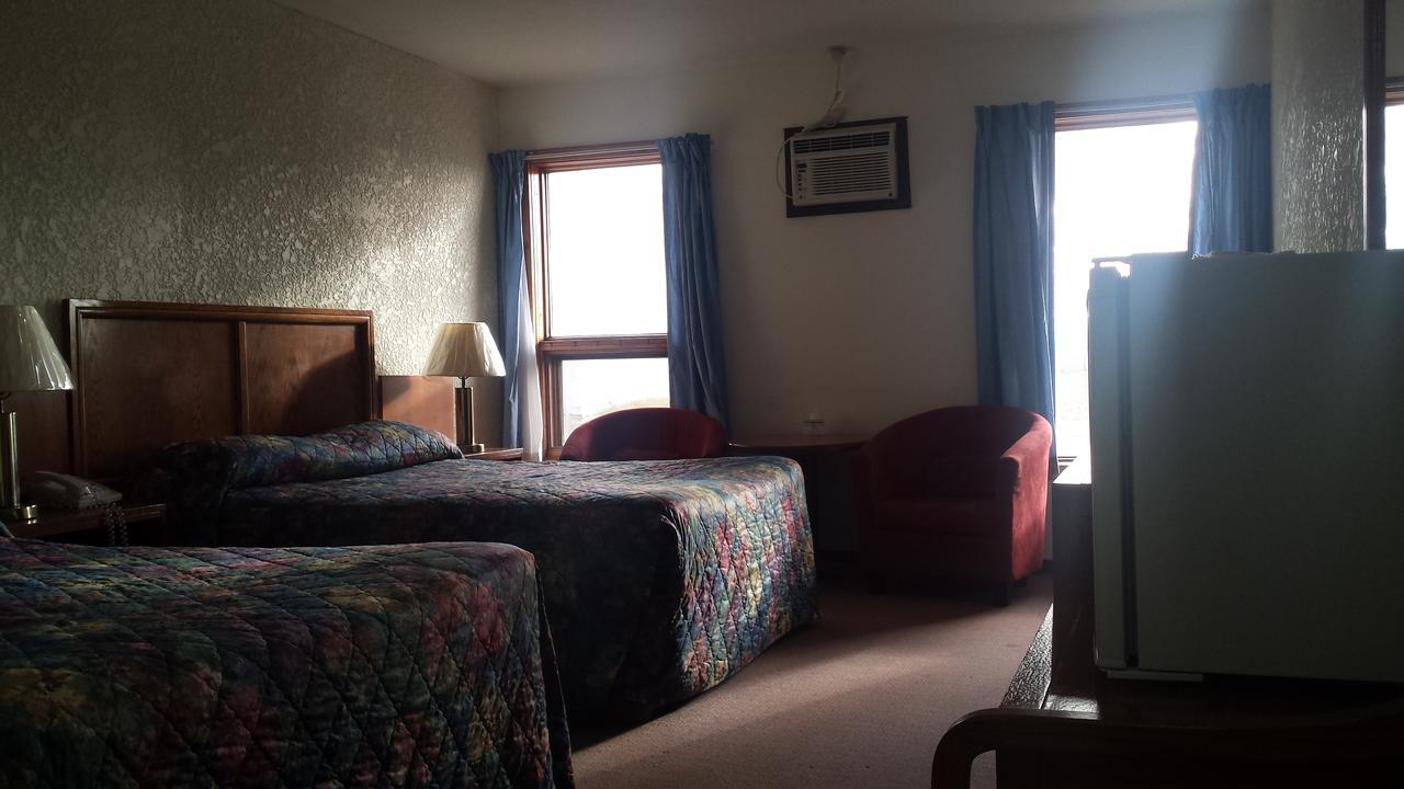 Maple Creek Motor Inn Eksteriør bilde